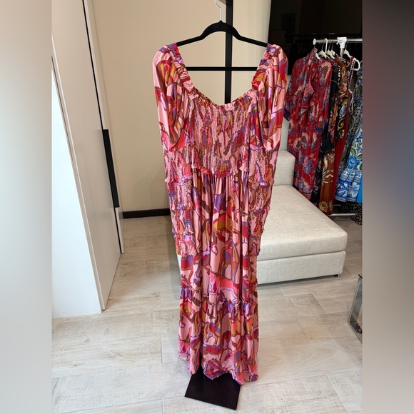 Farm Rio: WILD HORSES ROSE SMOCKED
SLEEVE MAXI DRESS - Picture 9 of 12